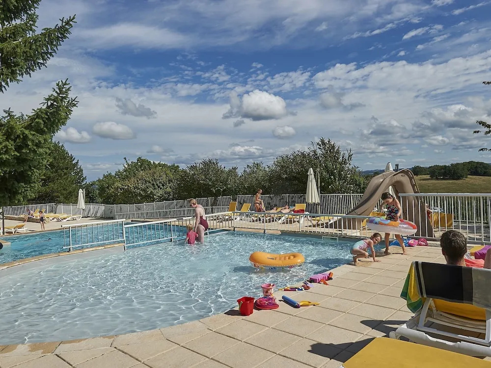 Voir la photo 2 — Bungalow in Lanzac With Panoramic Views