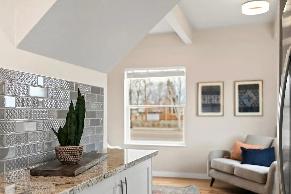 Bright and Stylish Home Great Central Location! — фото 6