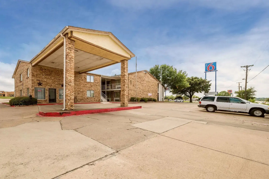 Motel 6 Red Oak, TX - Dallas