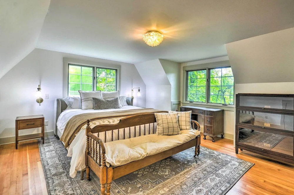 Peaceful + Elegant Cottage w/ Riverside View