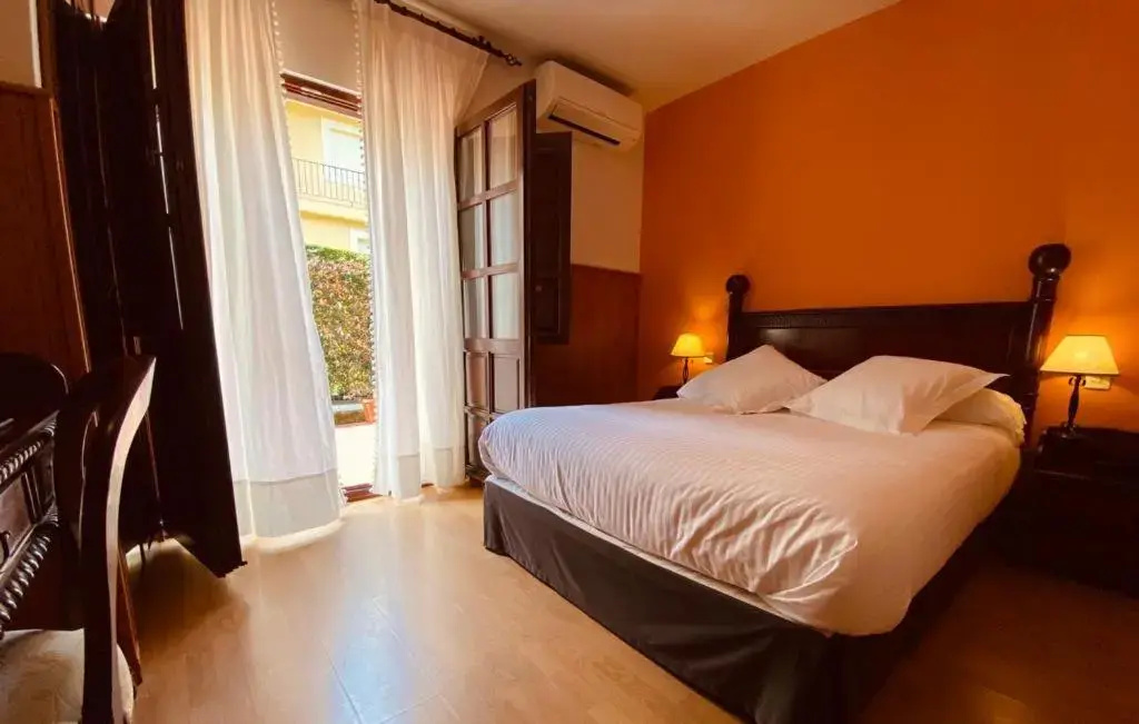 Double room (full double bed)