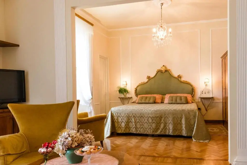 Standard Triple room