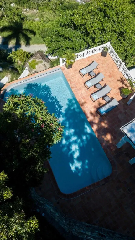 Stunning Ocean Views, Large Heated Pool, Walk to the Beach, AC, Free Wifi