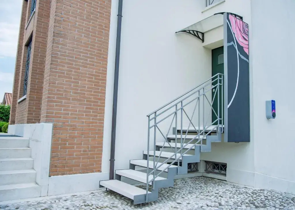 Balcony & Terrace