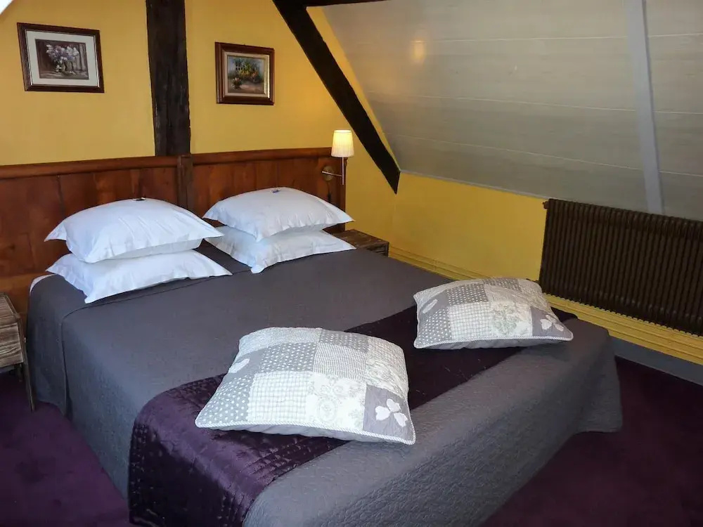 Classic Double room (full double bed)