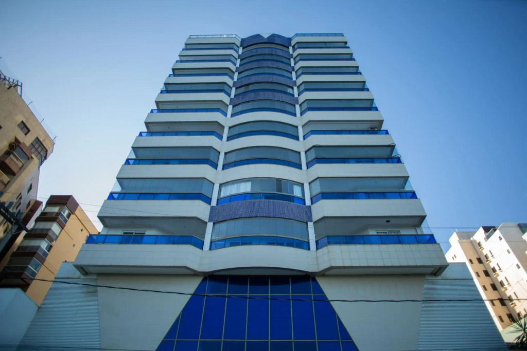 Apartamento de 3 Quartos - Em frente à Praia das Virtudes!