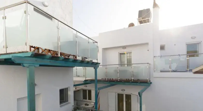 Socrates Apartments & Restaurant