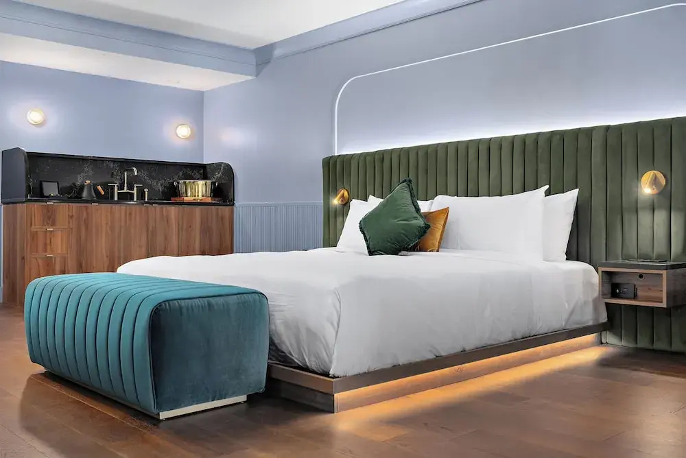 Deluxe Suite