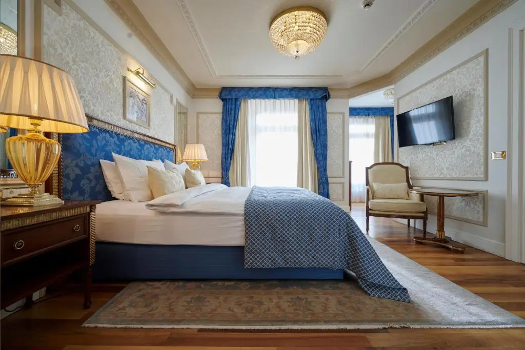 Deluxe Double room (full double bed)