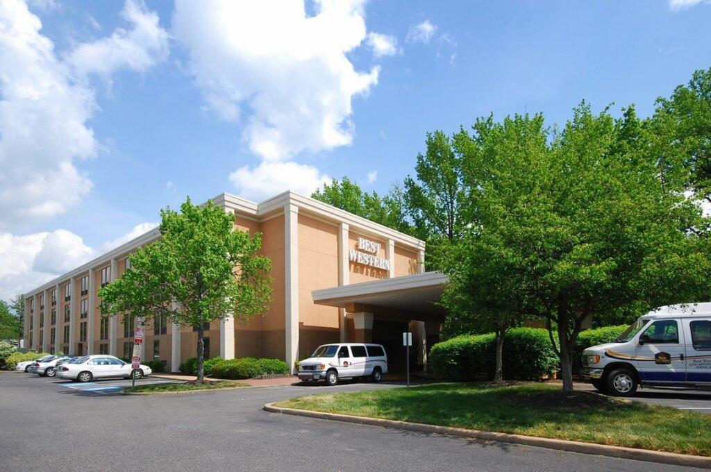 Best Western Plus Richmond Airport Hotel image