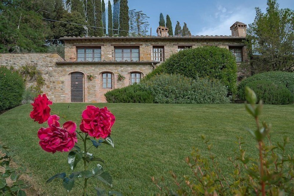 Villa Santella an Amazing Retreat Between Florence and Siena