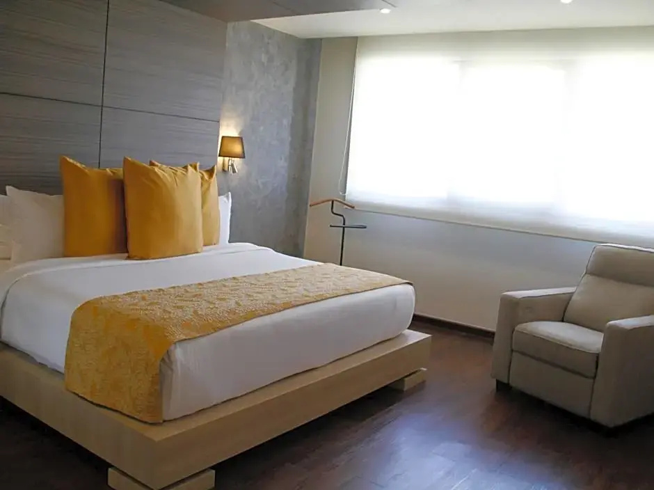 Double Suite (full double bed)