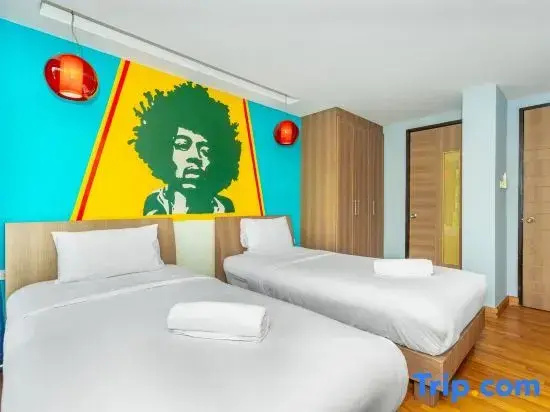 Deluxe Double room with balcony and with pool view (twin beds)