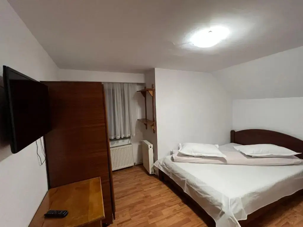 Standard Double room with balcony (full double bed)