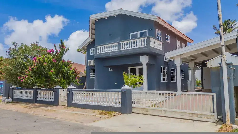 Renovated 4br2ba w Private Pool in Prime Location