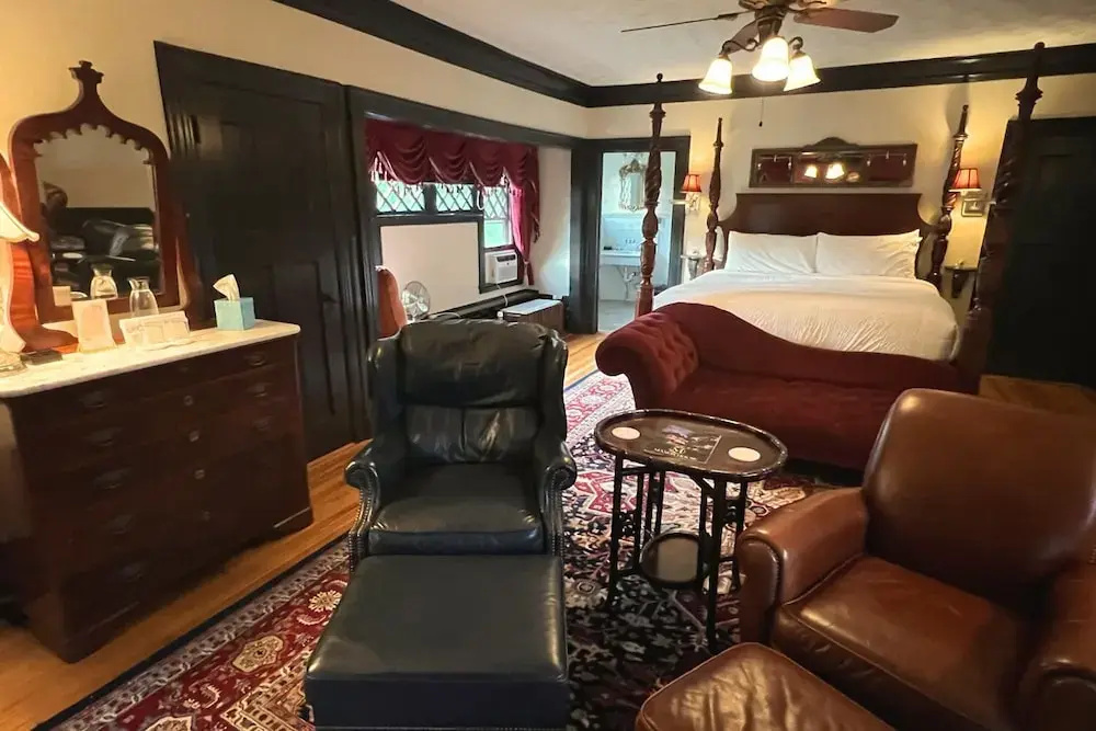 Luxury Double Suite with balcony and with garden view (full double bed)