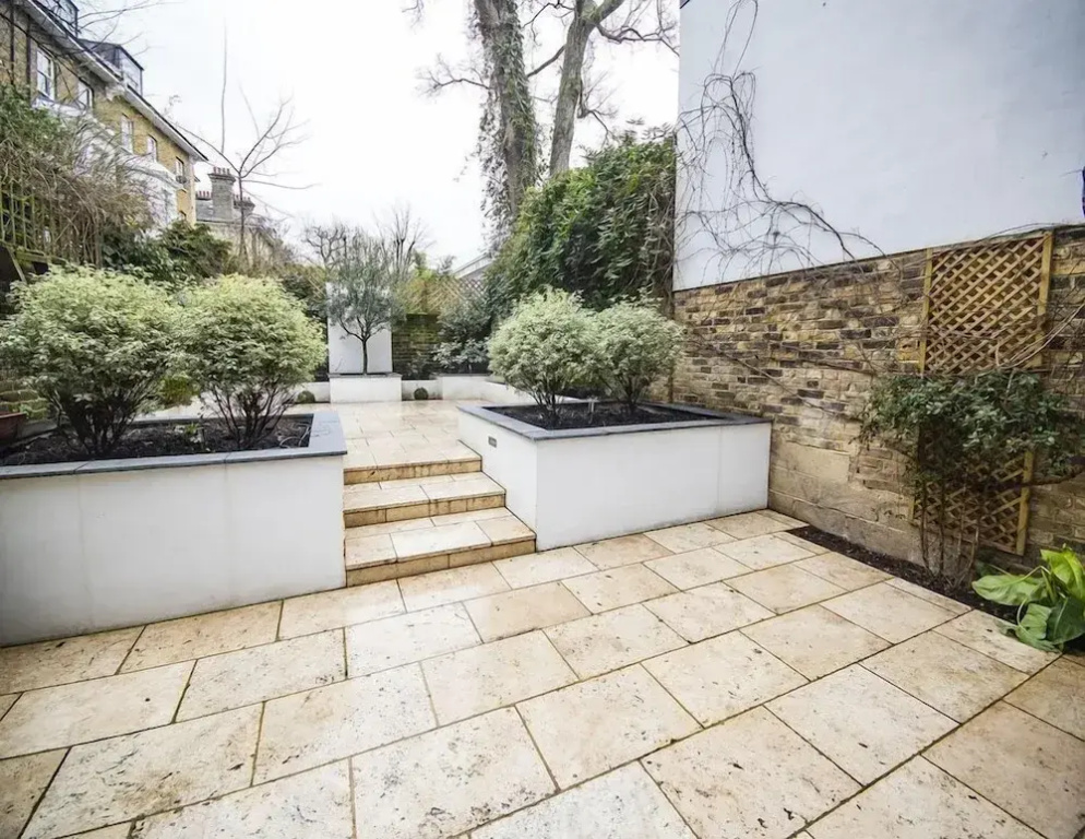 Chelsea Beautiful Two Bedroom Apartment