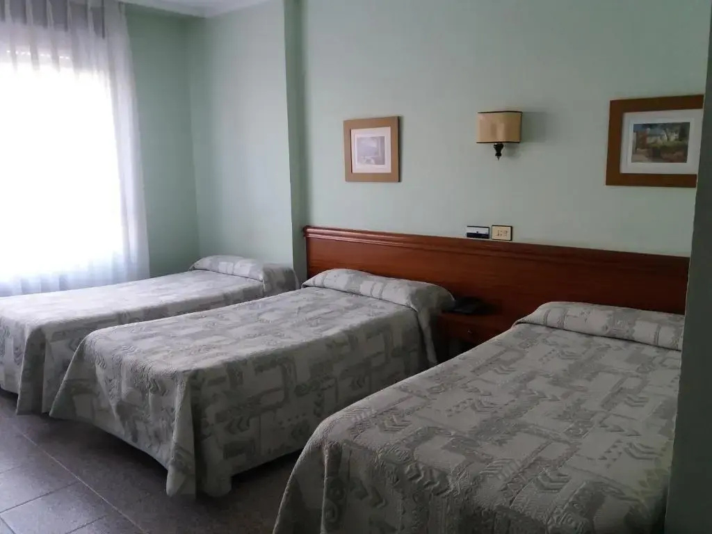 Standard Triple room