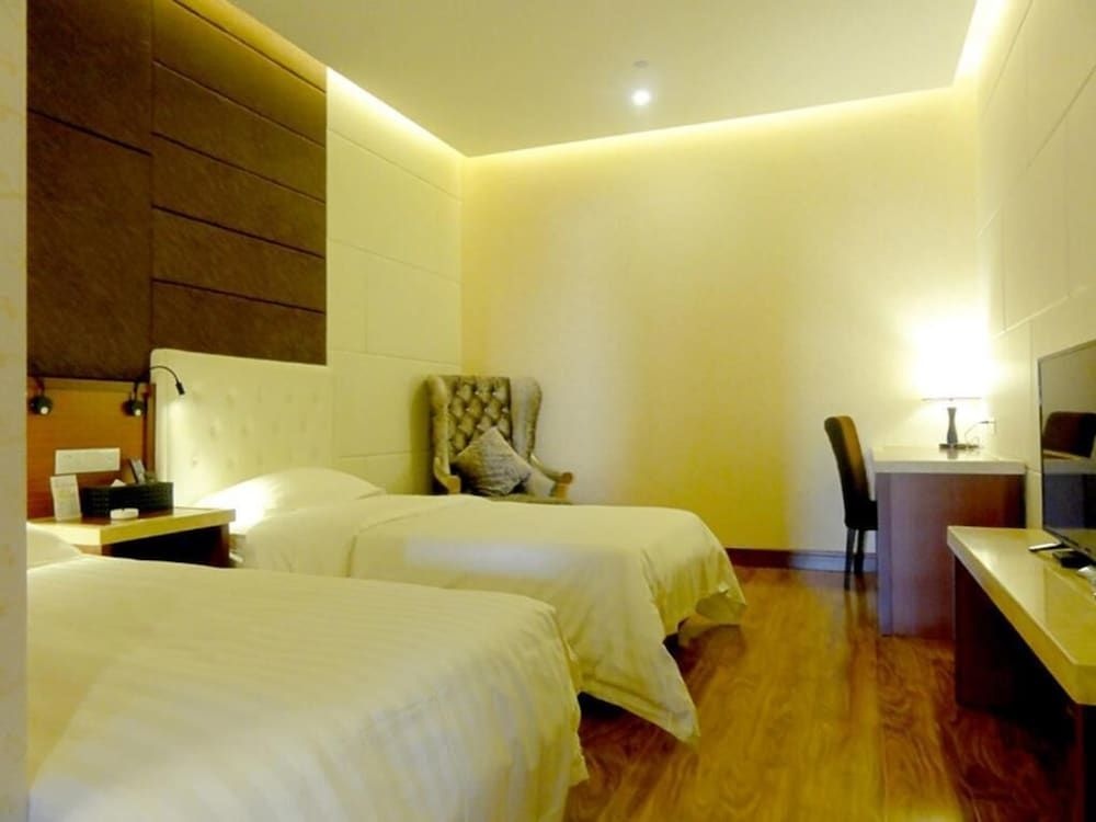 Отель Huaqi Kaiserdom Hotel в Циндао