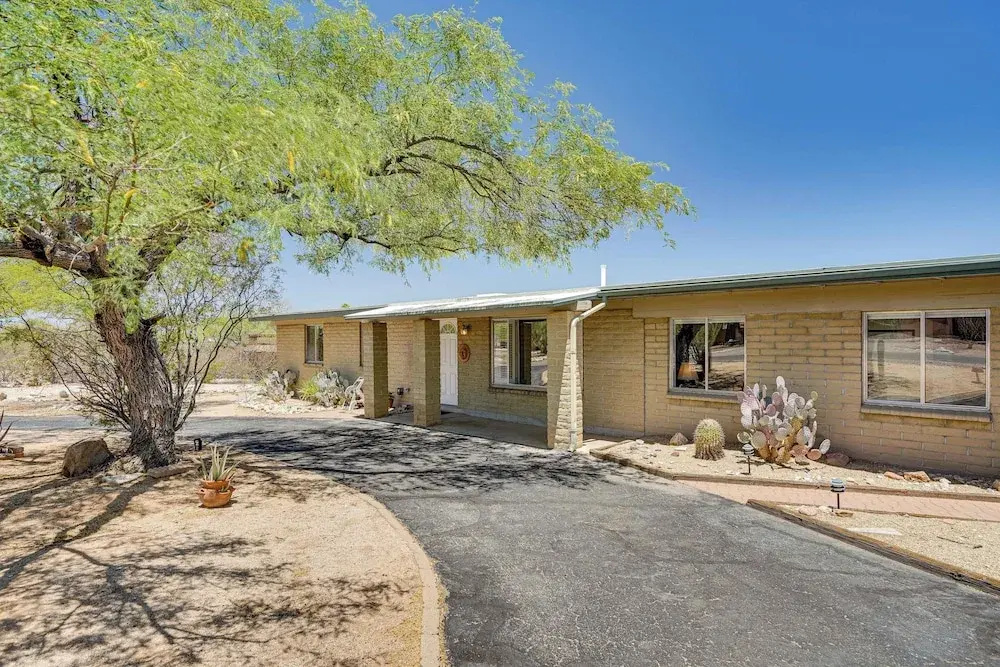 Near Catalina Hiking Trails: Mtn-view Home w/ Pool