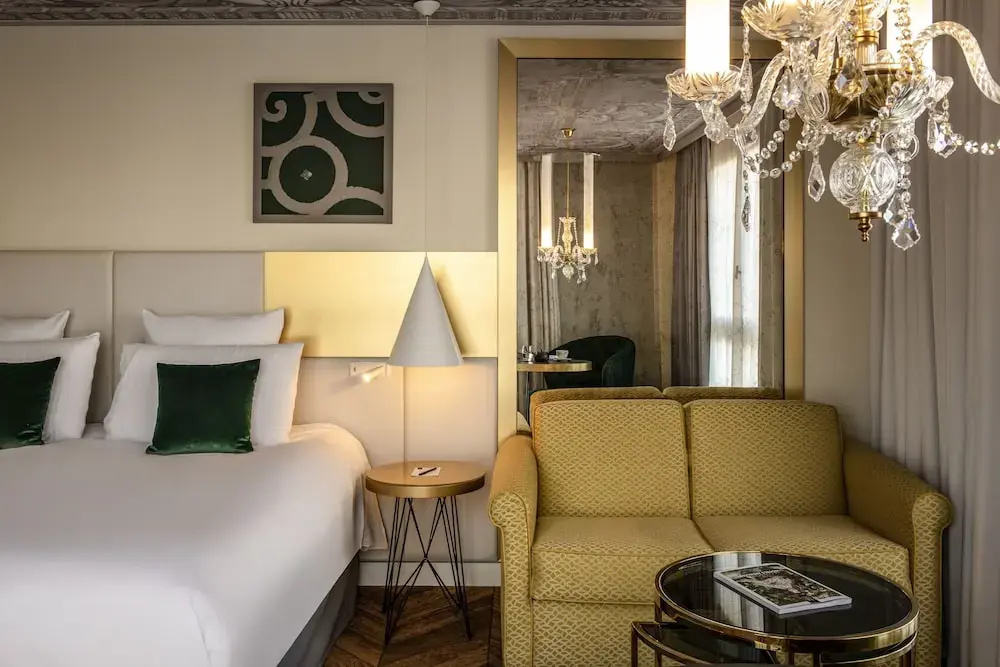 Deluxe Double Suite with balcony (full double bed)