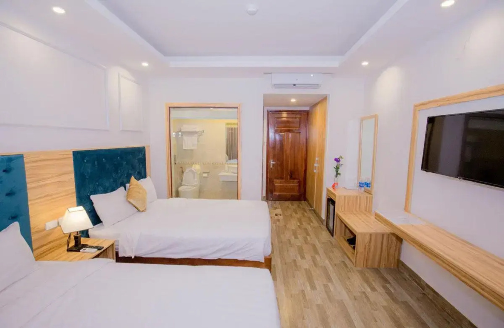 Superior Double room with city view (full double bed)