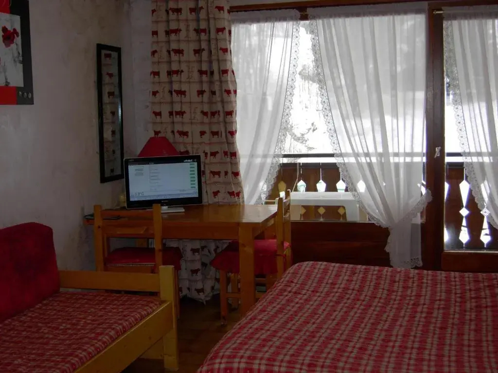Standard Double room with balcony (full double bed)