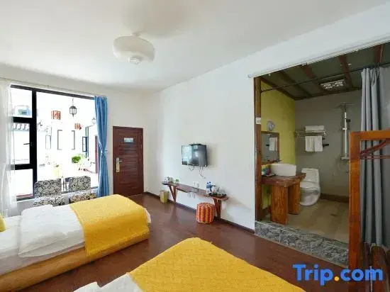 Standard room with courtyard view