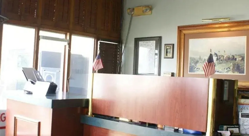 Budget Host Travelers Motel