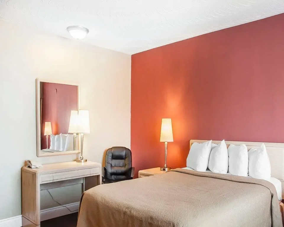 Standard Double room with balcony (full double bed)