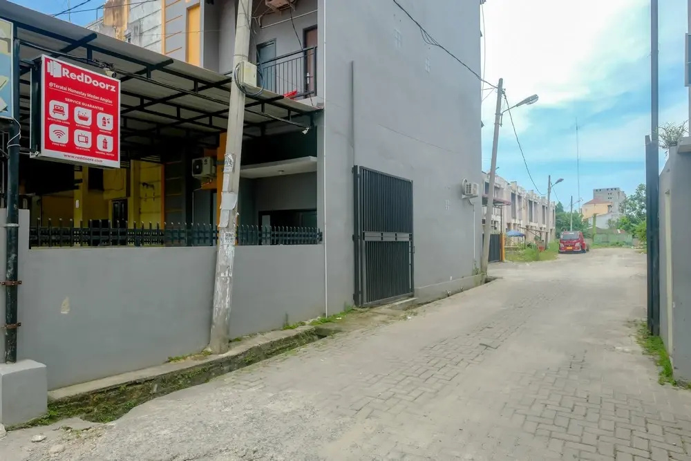 RedDoorz @ Teratai Homestay Medan Amplas