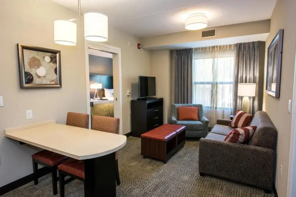 Staybridge Suites Albany Wolf Rd-Colonie Center by IHG - Chambres