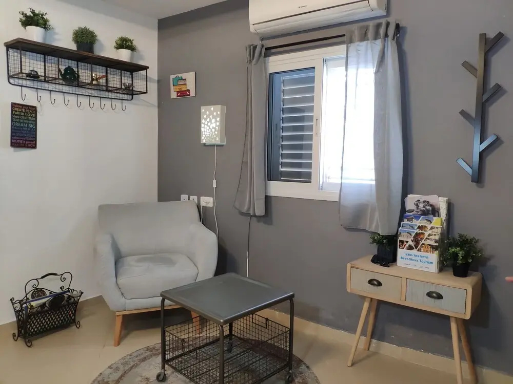 Private & Spacious Apt w Queen Beds PRKG - фото 9