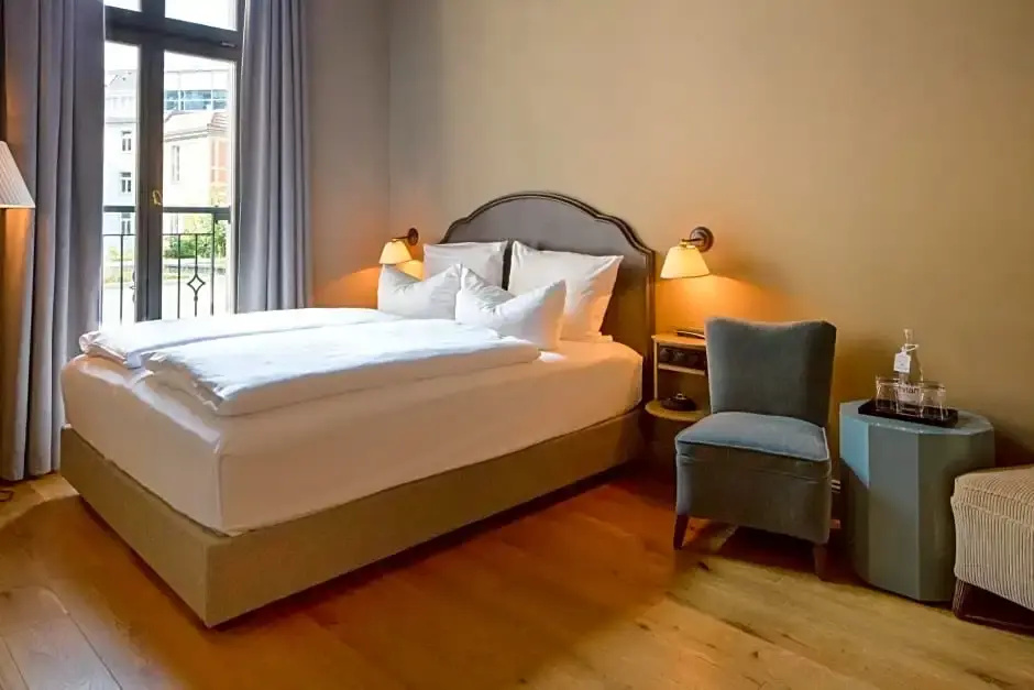 Double Suite (full double bed)
