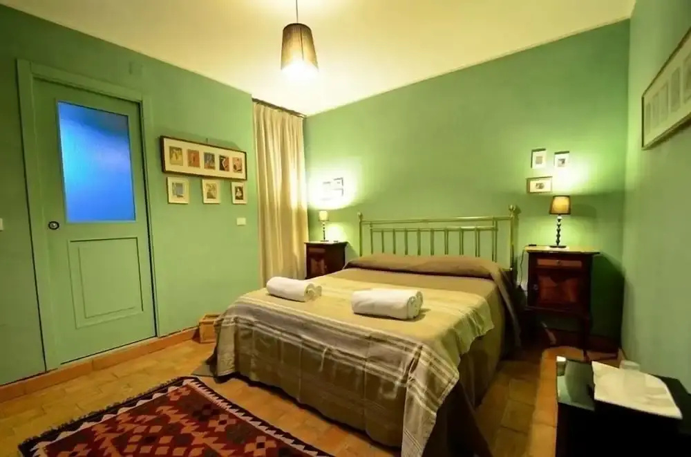 Standard Double room with city view (full double bed)