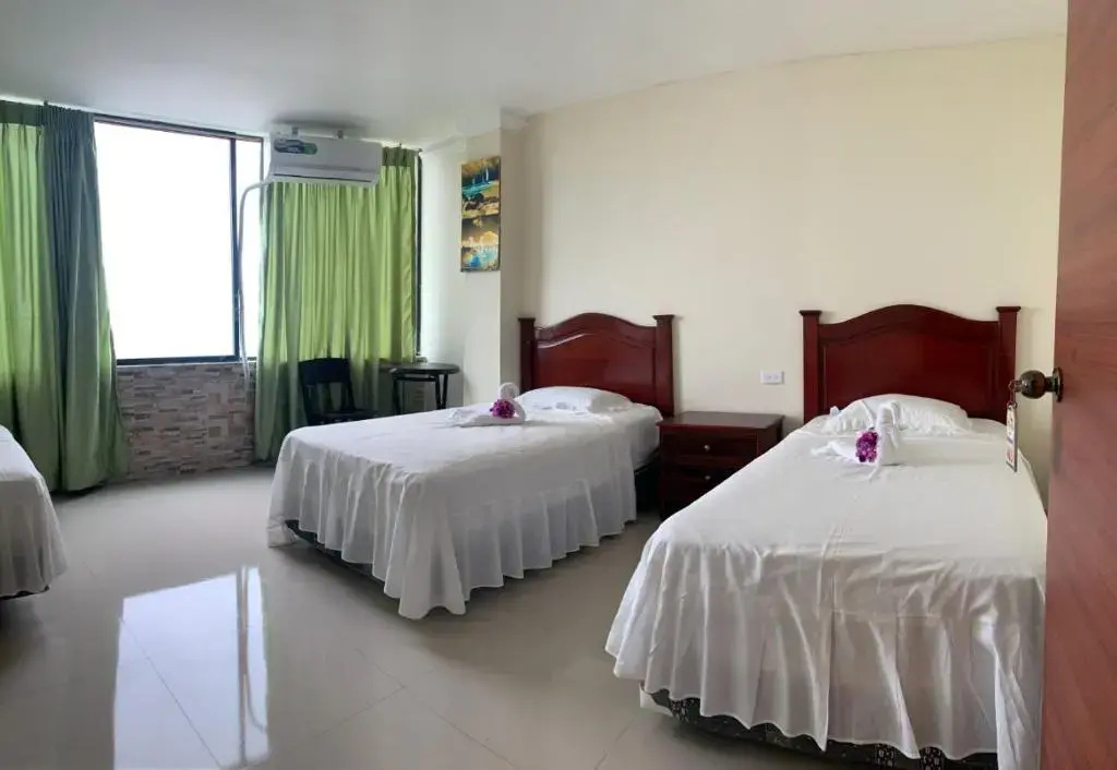 Standard Quadruple room with sea view