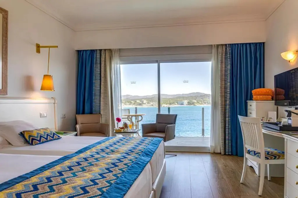 Superior room with balcony and with sea view