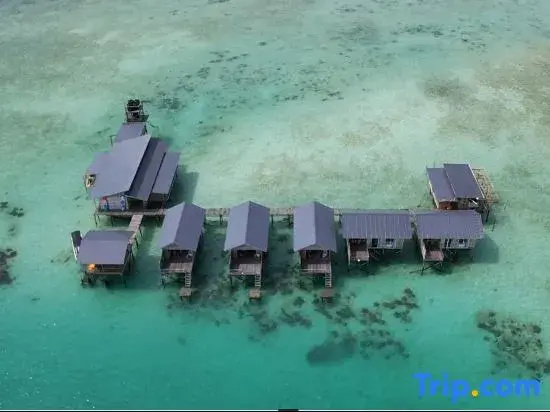 Sisipan Island Water Resort