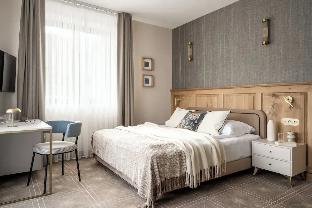 Deluxe Double room with balcony and with mountain view (full double bed)