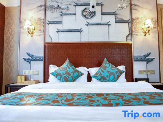 Standard Double room with city view (full double bed)