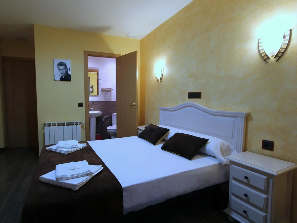 Standard Double room (full double bed)