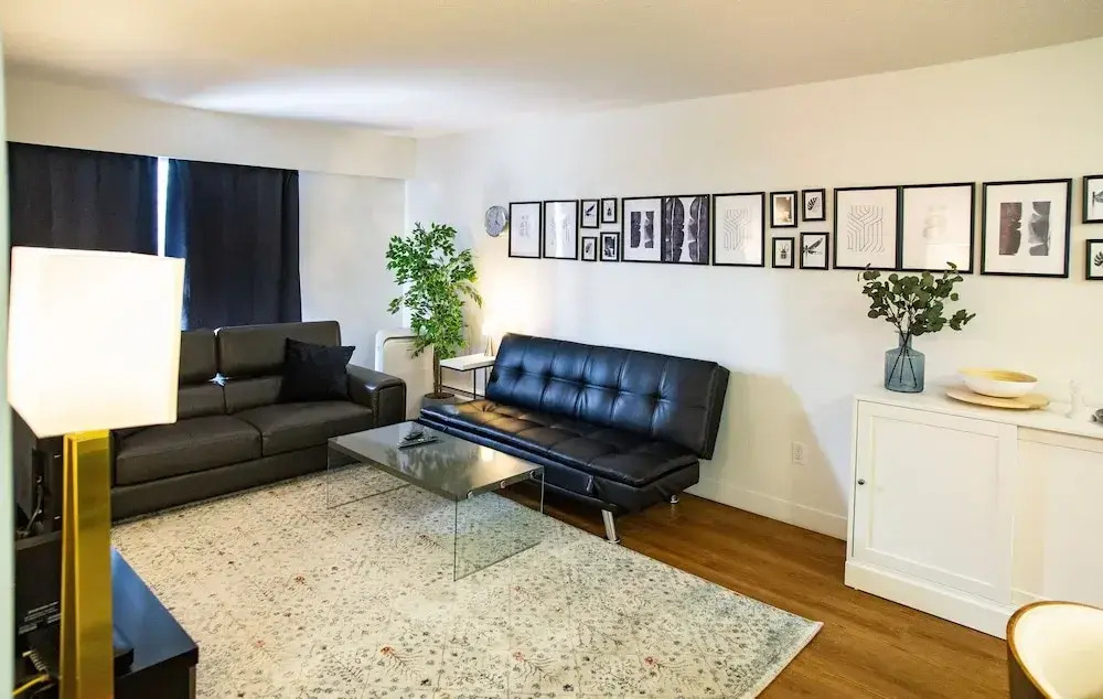 Pelicanstay in Burnaby - фото 13