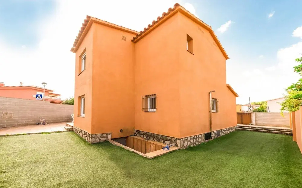 Villa in Riells Beach With Private Pool