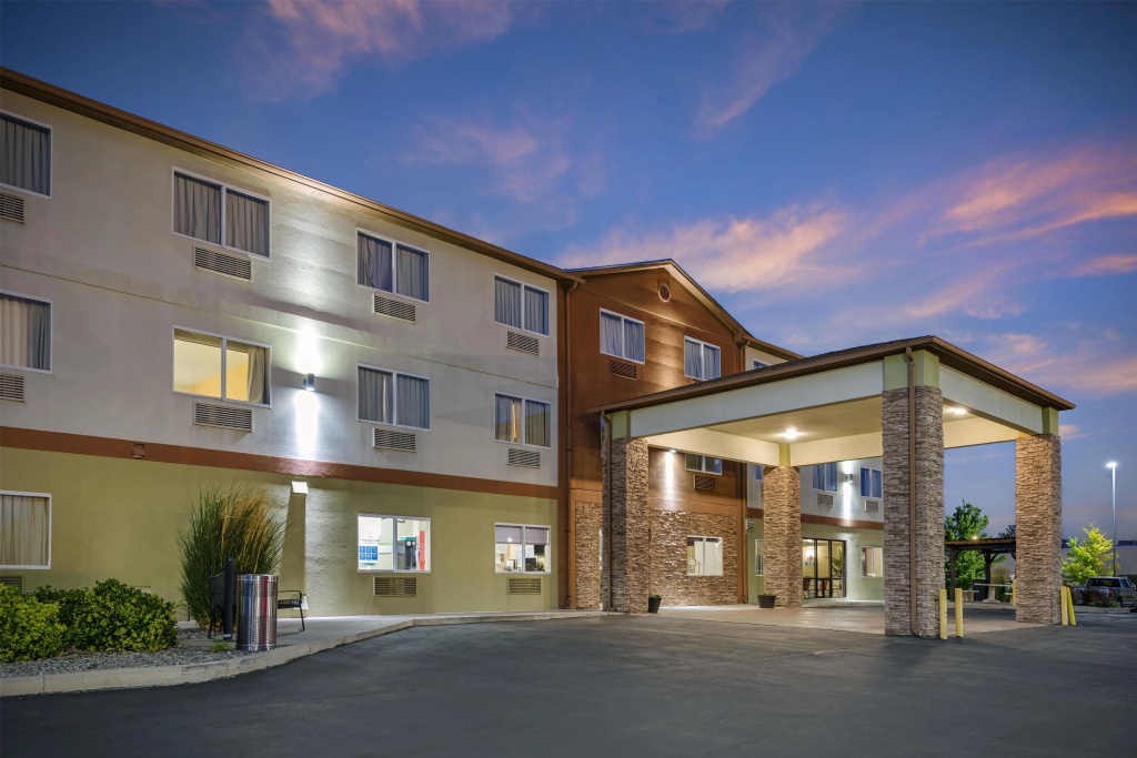 Best Western Plus The Four Corners Inn