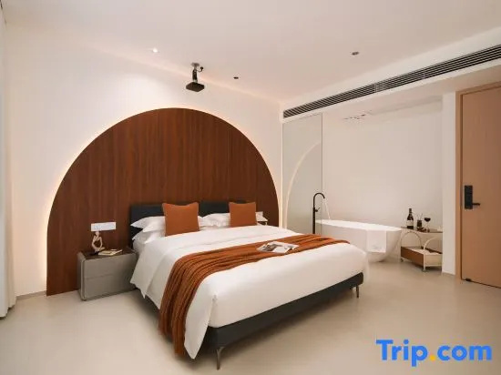 Double Suite (full double bed)