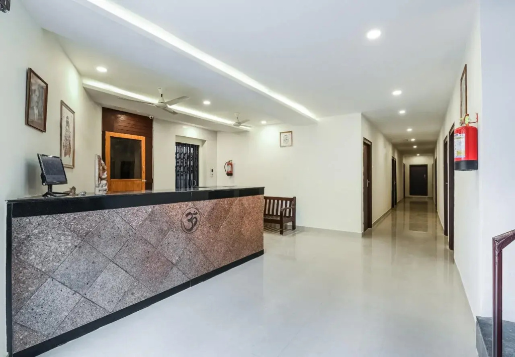 Lobby & Reception