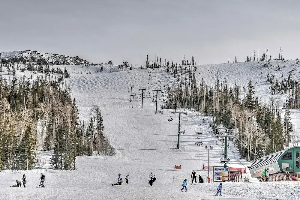 Ski-in/ski-out Brian Head Condo w/ Hot Tub Access!