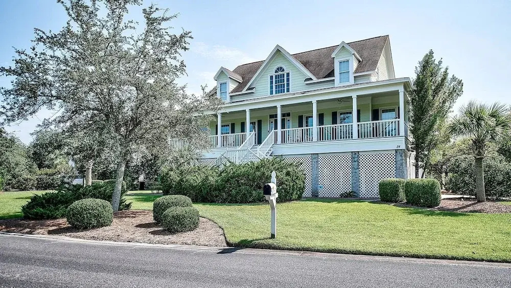 Inviting Beach Retreat With Wonderful Lake Views To Relax And Enjoy 5 Bedroom Home by Peace Vacations