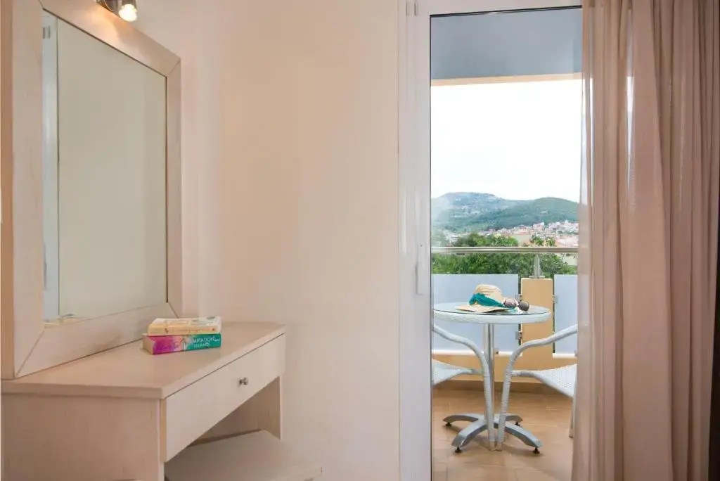 Standard Double room with balcony (full double bed)