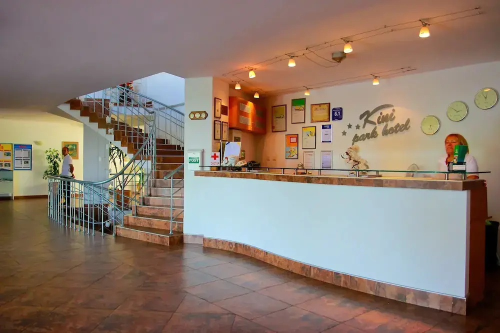 Lobby & Reception